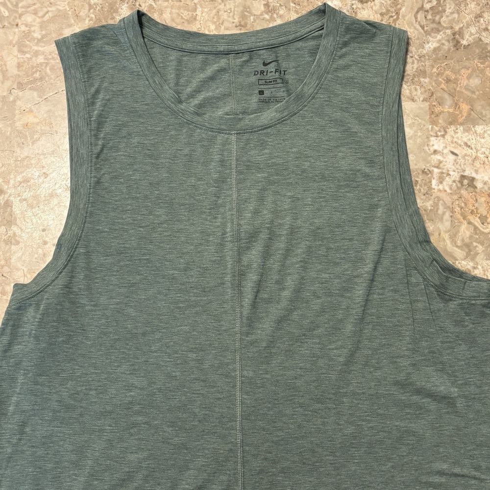 Nike Yoga Tank Top Mens Large Green Sleeveless Shirt Soft Split Hem DN4312